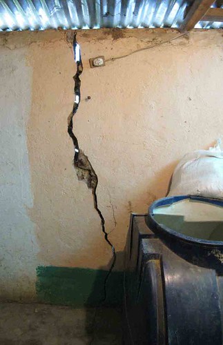 Crack in Crisanta Hernández'' house