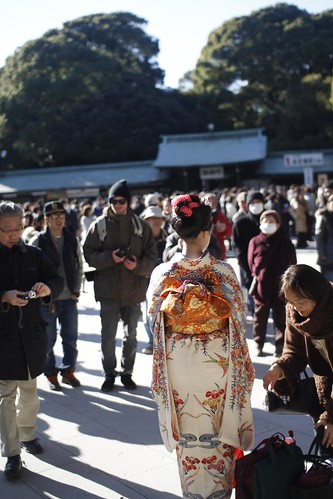 Girl in kimono surrounded by photographers
