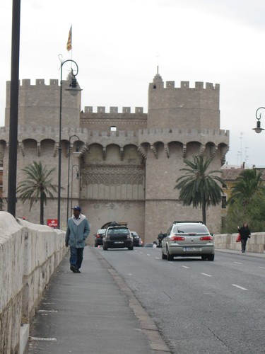 Valencia, passante davanti a Torres de Serranos