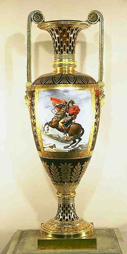012-Vase fuseau 1810-Porcelana de Sèvres- Museo del Louvre-© R.M.N.