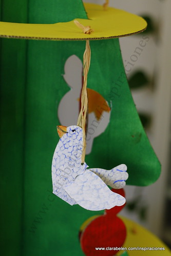 Manualidades navideñas para niños: árbol de Navidad grande recortable de cartón comprado en Dideco