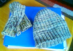 spring hedge hat and gloves