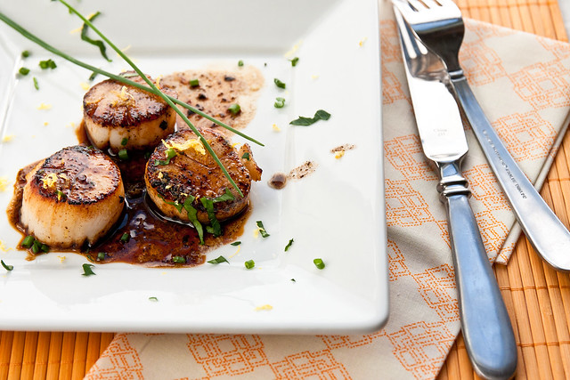 Caramelized Scallops with White Wine