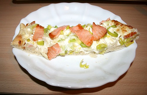 25 - Flammkuchen mit Räucherlachs / Tarte Flambee with smoked salmon - Einzelstück