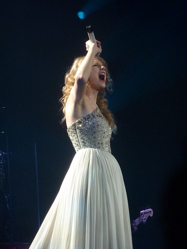 Taylor Swift 26 - Live in Paris - 2011