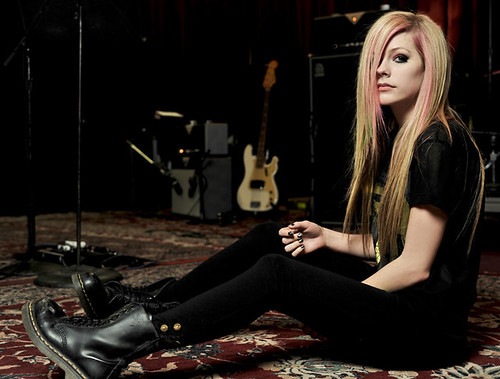 Avril Lavigne Photoshoot mrsmc233 Tags magazine photoshoot avril 2010 