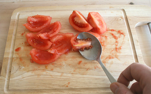 19 - Tomaten entkernen