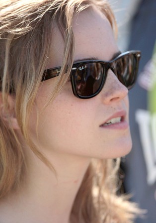 When she wore ray ban 2140 with long hair Emma Watson looked so cute
