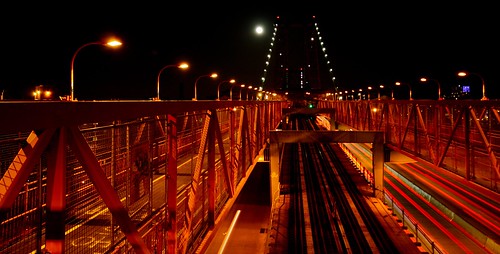 Williamsburg Bridge and de moon by DC4416