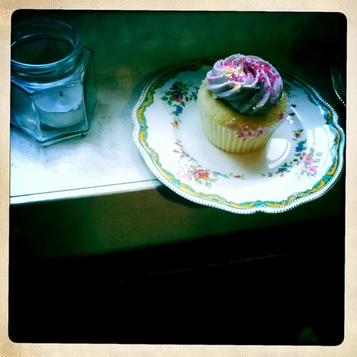 "it's always sunny..." cupcake from whipped
