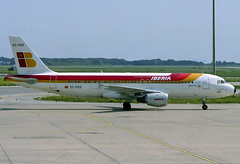 Iberia A320-211 EC-FEO BCN 16/05/1992