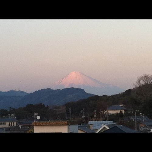 夕陽に染まる富士山