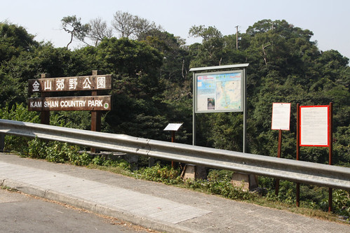 Entry to Kam Shan Country Park from Tai Po Road