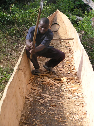 carving out a dugout in Equateur