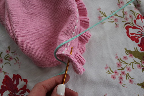 use crochet hook to pull yarn through