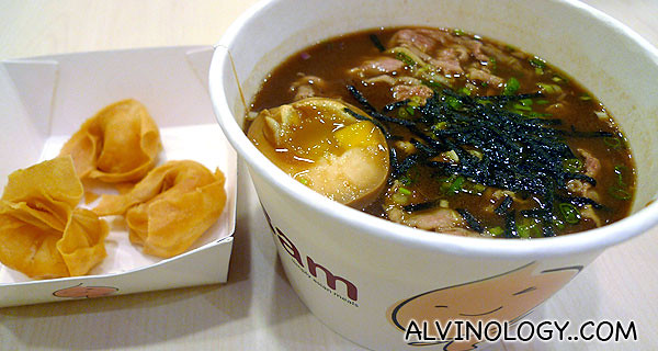 Beef noodle with fried wanton