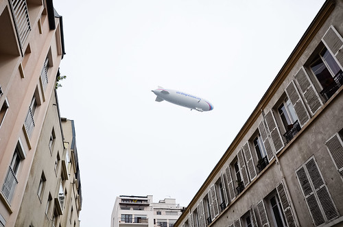 Le Zeppelin survole Paris