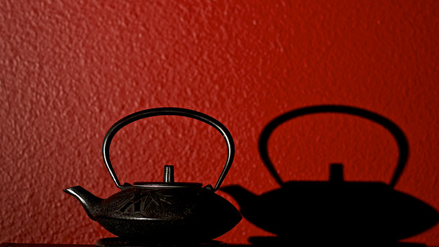 71/365: Shadow of The Chinese Tea Kettle