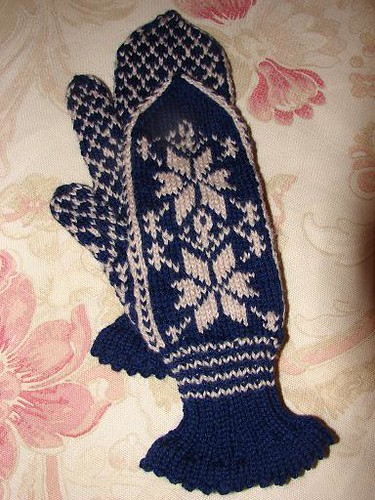 Drops 11039 Mittens with star pattern