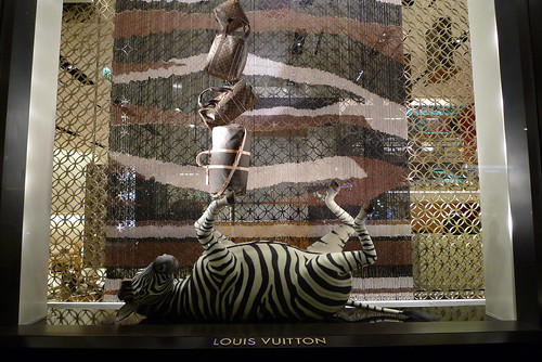 Vitrines Louis Vuitton  Champs-Elysées - Paris, janvier 2011