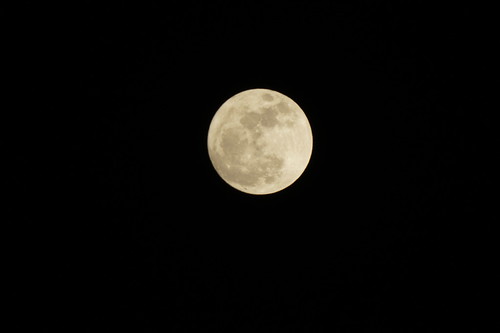 _DSC4283.JPG super moon 21:00 Tokyo. 2011.03.19