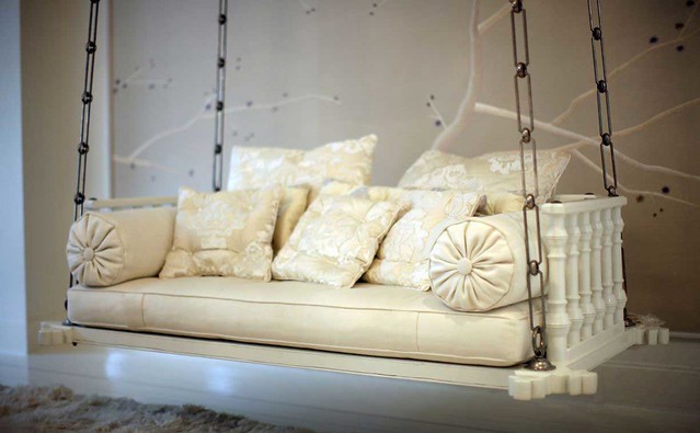 Gwyneth Paltrow - Manhattan loft - Living room swing chair - design by Roman and Williams
