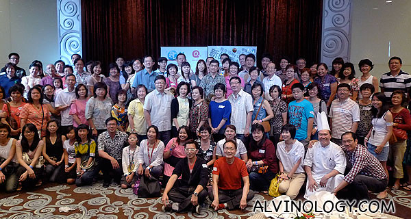Group photo of all the participants in the second food trail with Ah Lun