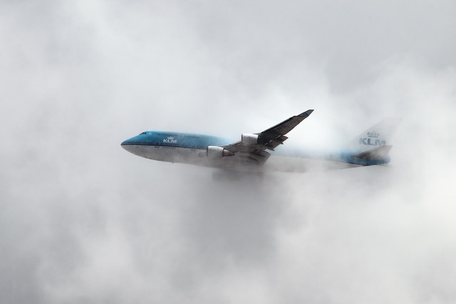 KLM 747 PH-BFO cloudbusting after taking off from EHAM Schiphol