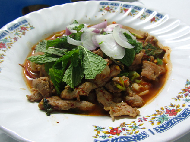 Grilled beef salad (nam tok neua yang, น้ำตกเนื้อย่าง)