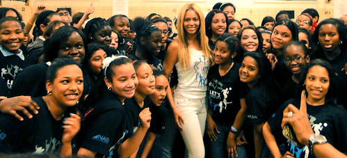 Beyonce Surprises School In Harlem!
