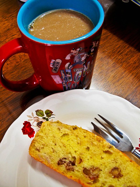 IMG_2308  Lunch : Banana walnut cake and coffee , 下午茶 ： 香蕉胡桃蛋糕和咖啡