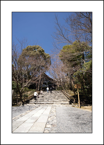 ryoanji ... entering the temple