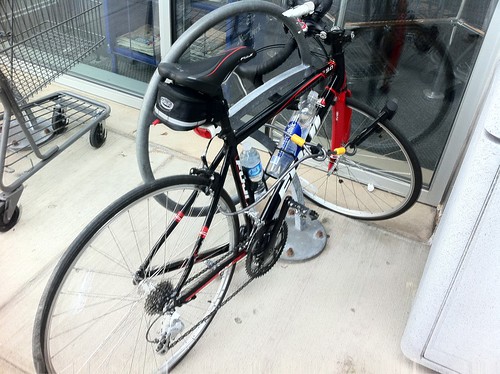 Awfully nice bike to leave locked up so poorly.