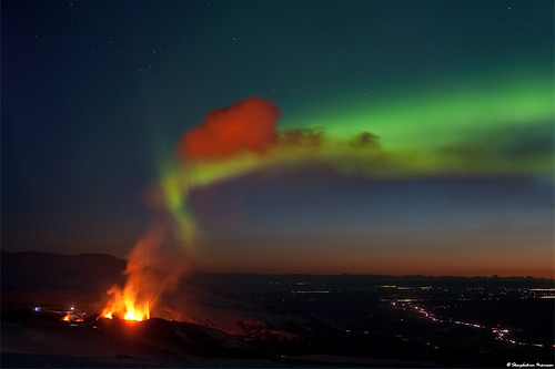 Night Dance - Aurora Borealis vs Volcano Eyjafjallajökull / Fimmvörðuháls by skarpi