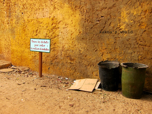 Senegal - wastebins ©  kakna's world