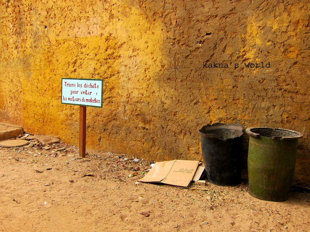 : Senegal - wastebins