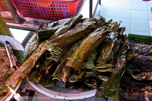 grilled fish wrapped in banana leaf RIMG0149