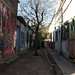Uno dei tanti vicoli del barrio Bellavista in Santiago