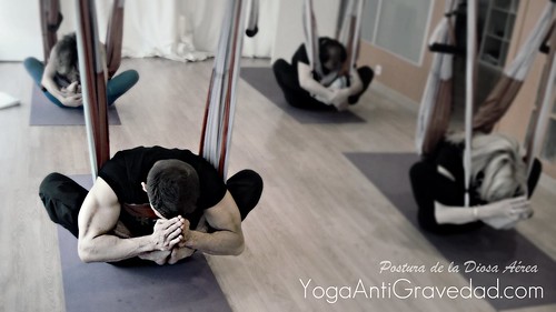 AEROYOGA (Yoga Swing) : POSTURA DE LA DIOSA AEREA