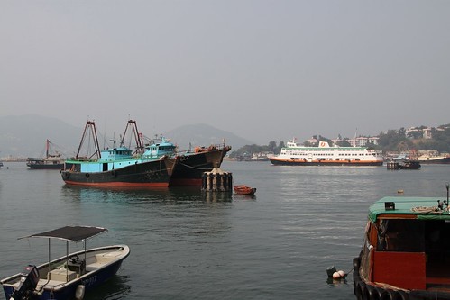 New World First Ferry's "Xin Guang" departs Cheung Chau