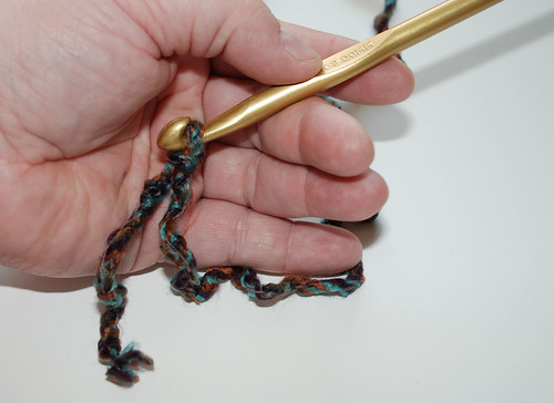Centre pull yarn ball - crochet hook method