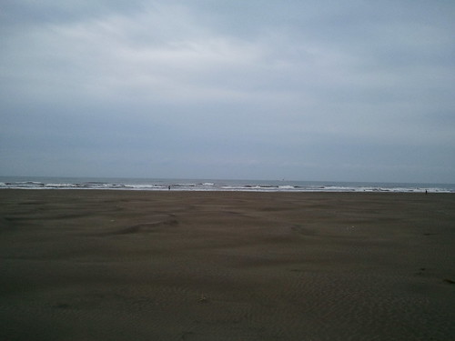 波乗りしに千葉北に到着。外気で寒いから、間違いなく海水はさらに冷たいんだろうなー