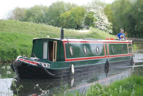 Aisling Ghael approaching Morse lock, Canal: Morse to Town 6 May '11 047.jpg