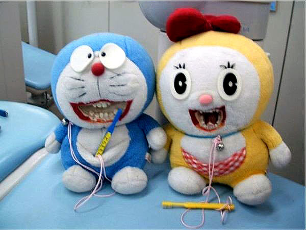 Brush your teeth kids... or these two Doraemon dolls will come bite you!