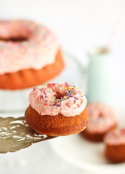 strawberry_donut_cake-16