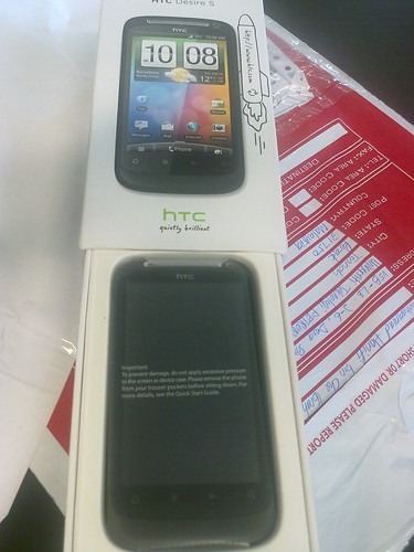 Unboxing HTC Desire S