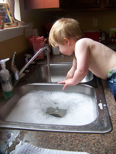 110320 Coleman playing in sink 18