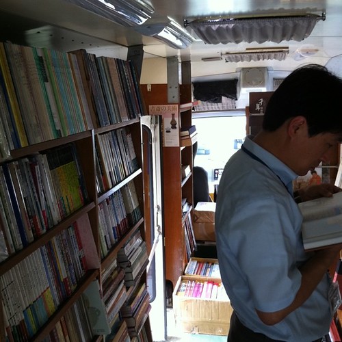 「北九州中国書店」内部