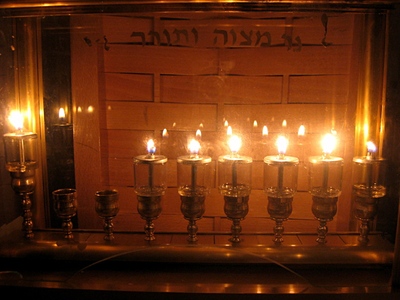06-12-2010-six-candles
