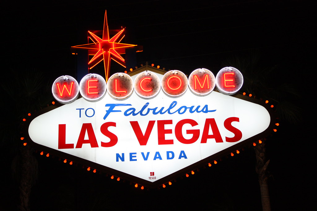 las vegas sign at night. Welcome to Fabulous Las Vegas